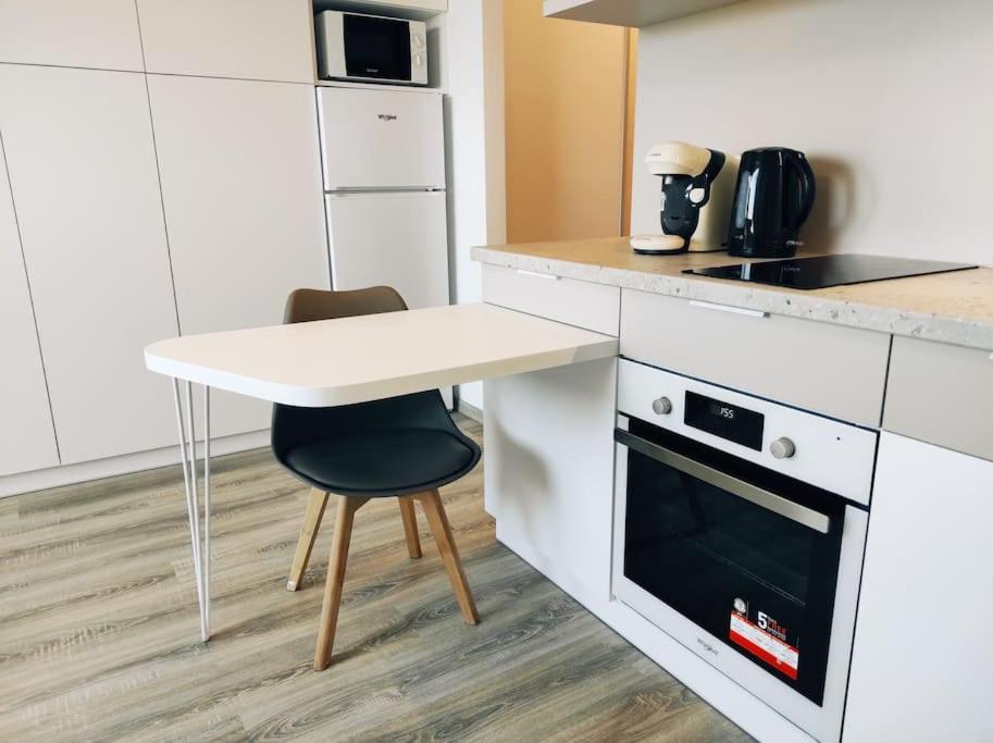 Airport Studio For Two, Free Parking, Airport View Bratislava Exterior foto